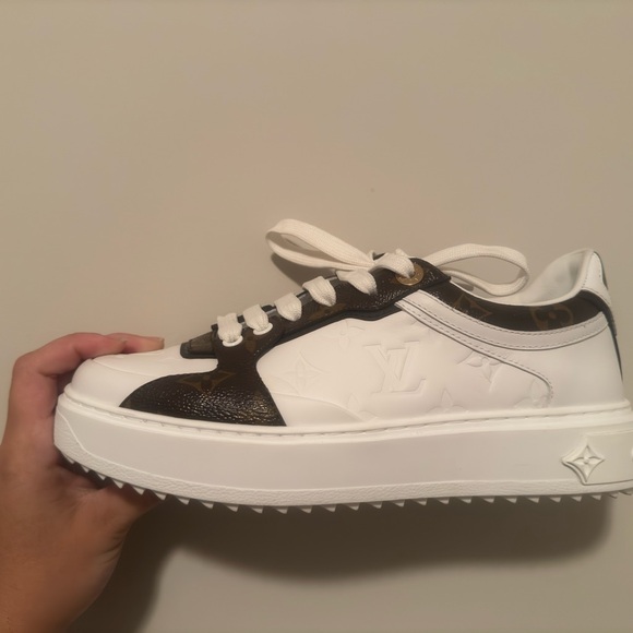 LOUIS VUITTON Time Out Sneaker White - Size 8 ** WORN ONCE - Picture 2 of 8